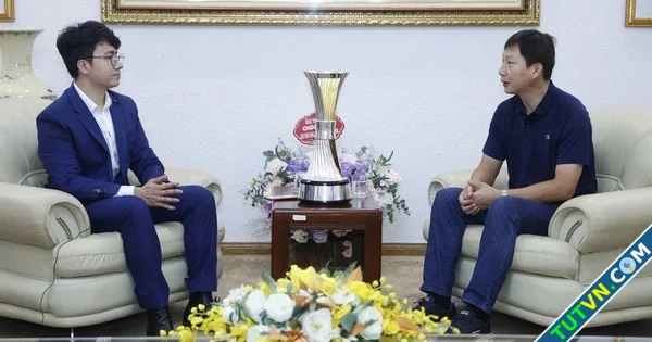 HLV Kim Sangsik giao lưu với Báo Thanh Niên về hành trình vô địch U23 Đông Nam Á 2025-1.webp