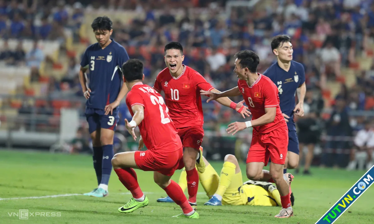 HLV Kim Sangsik họp báo sau khi vô địch ASEAN Cup 2024-1.webp