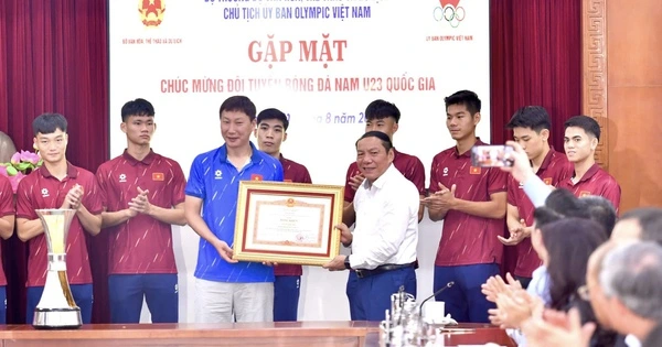 HLV Kim Sangsik và U23 Việt Nam được trao tặng Bằng khen của Thủ tướng Bộ trưởng nói lời xúc ...webp