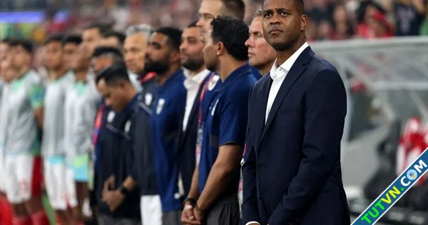 HLV Kluivert bất ngờ xác nhận cú sốc lớn cho Indonesia vé World Cup 2026 lâm nguy-1.webp