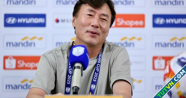 HLV U23 Lào liên tục cười trừ sau thất bại khen ngợi hết lời U23 Việt Nam-1.webp