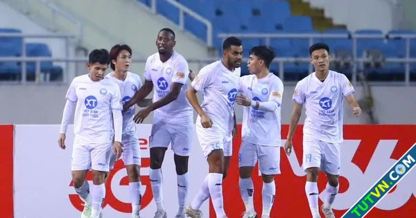 Hồng Duy và Văn Vĩ lập công CLB Nam Định vững ngôi đầu VLeague-1.webp