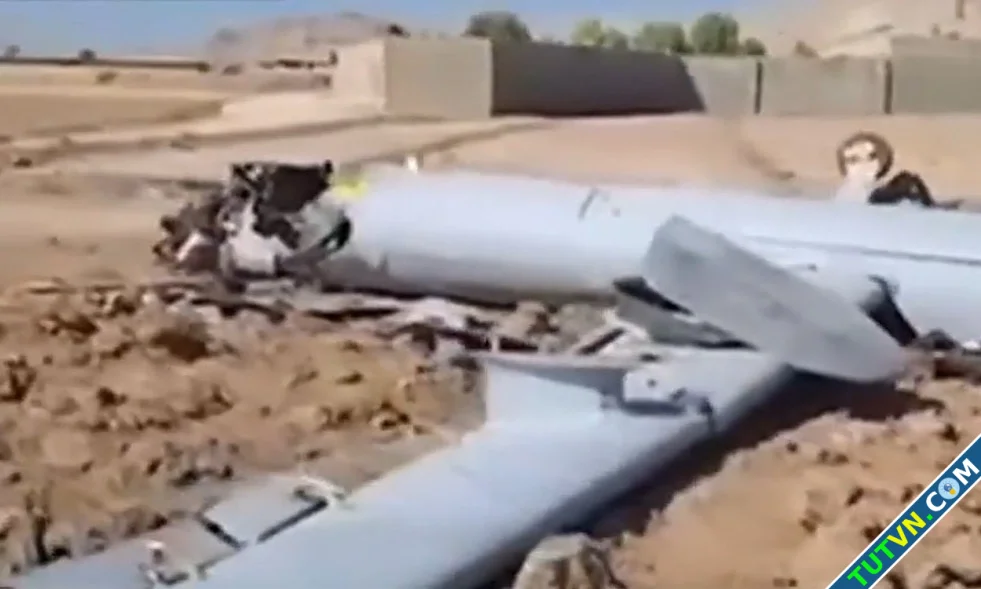 Iran đăng hình UAV tối tân Israel bị bắn rơi-1.webp