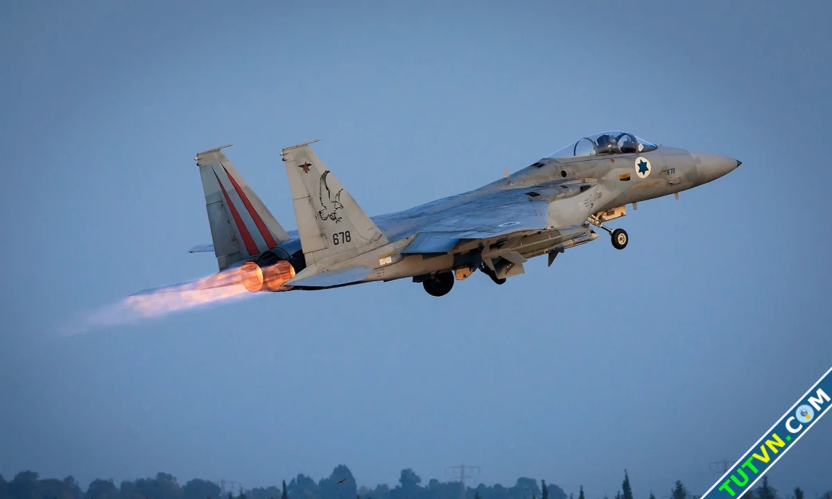 Israel tập kích gần dinh tổng thống Syria-1.webp