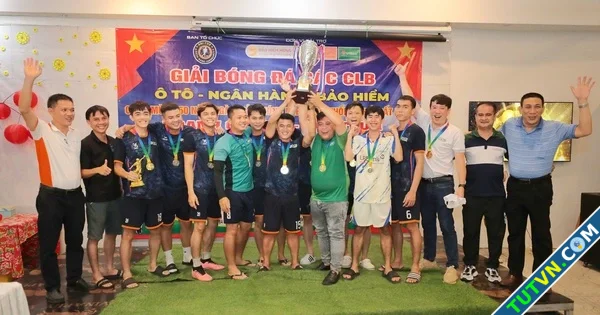Khánh Hòa Sôi nổi giải bóng đá chào mừng 50 năm đất nước thống nhất-1.webp