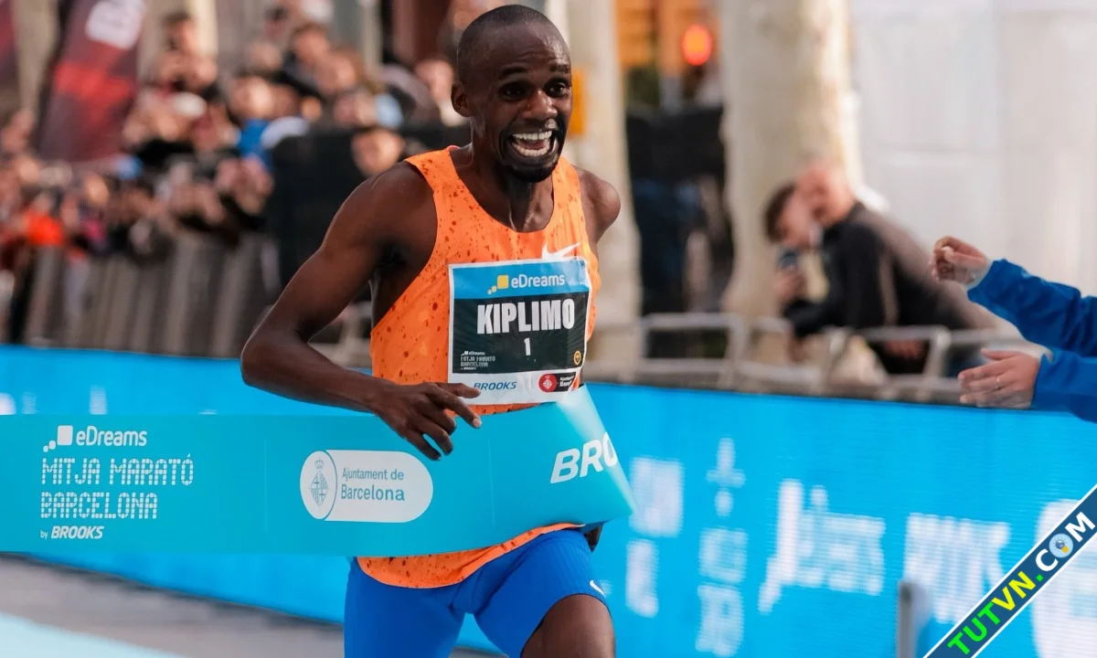 Kỷ lục half marathon của Jacob Kiplimo ấn tượng thế nào-1.webp