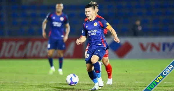 Lại chuyện mặt sân cỏ bị chê ở VLeague-1.webp