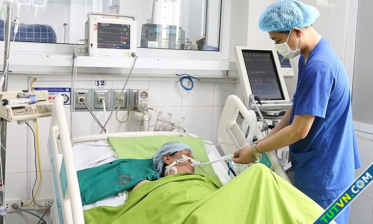 Làm việc dưới trời nắng nhiều giờ người phụ nữ nguy kịch-1.webp