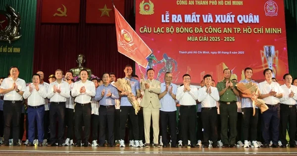 Lãnh đạo TPHCM dự lễ xuất quân CLB CA TPHCM Biểu tượng hào hùng trở lại đặt mục tiêu cao-1.webp