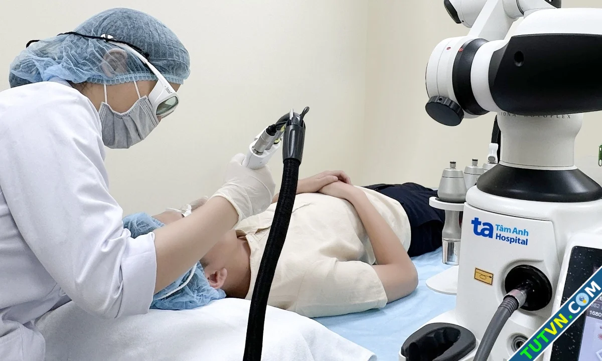Má nổi mạch máu màu tím đỏ là bệnh gì-1.webp