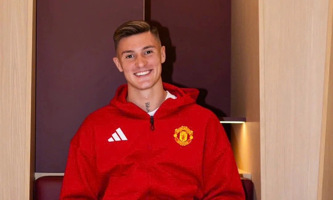 Man Utd công bố Sesko-1.webp