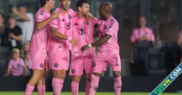 Messi ghi cú đúp siêu phẩm Inter Miami trở lại đường đua vô địch MLS-1.webp