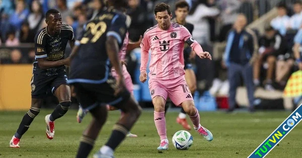 Messi sút phạt siêu đẳng Inter Miami ngược dòng hòa ngoạn mục đối thủ mạnh Philadelphia-1.webp