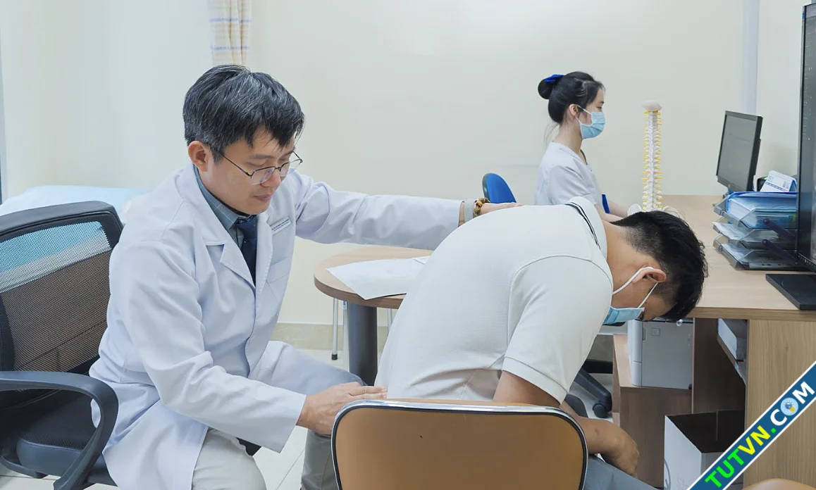 Mổ thoát vị đĩa đệm bao lâu đi lại được-1.webp