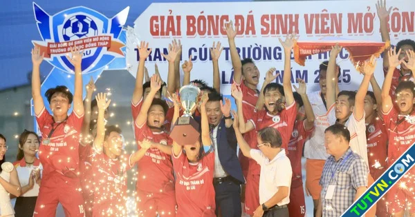 Một cầu thủ đá hỏng 2 quả 11 m đội Trường ĐH Đồng Tháp đánh rơi chức vô địch-1.webp