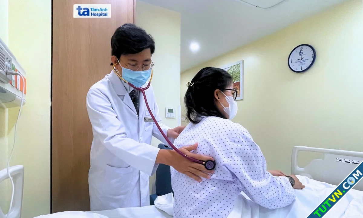 Người cao tuổi mắc bệnh nền cần làm gì trước biến thể Covid19 mới-1.webp
