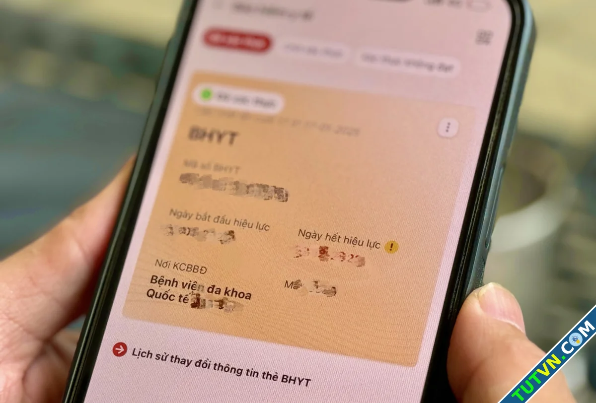 Người dân khám chữa thế nào khi ngừng cấp mới thẻ BHYT giấy từ 16-1.webp