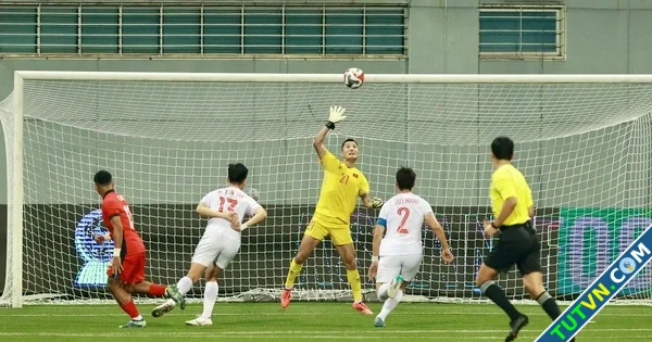 Người hùng AFF Cup Đình Triệu bất ngờ nhập viện vì chấn thương chung kết lượt về sân Rajamang...webp