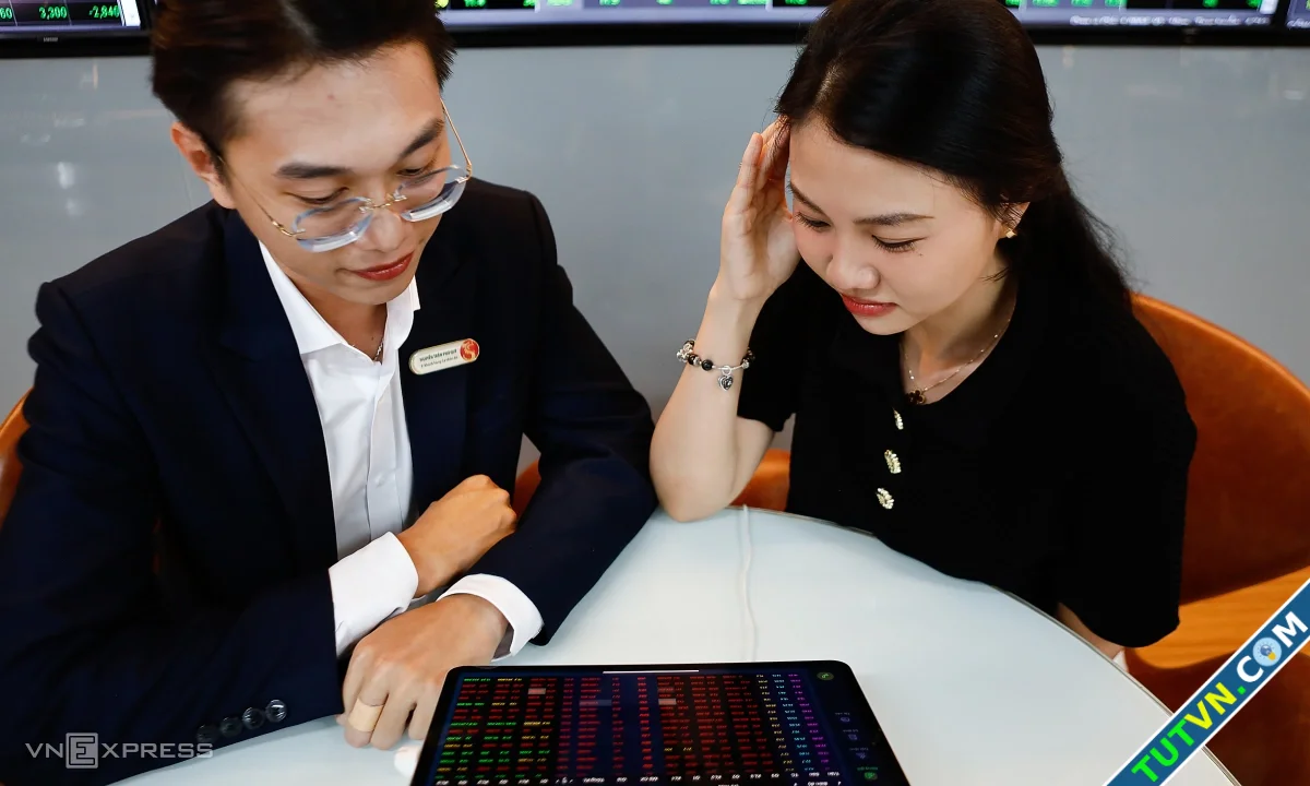 Nhà đầu tư cần tránh đoán đáy sau phiên chứng khoán giảm mạnh-1.webp
