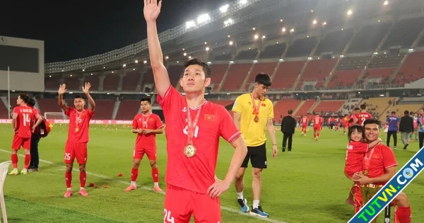 Nhà vô địch AFF Cup Hai Long làm ấm lòng người hâm mộ quê nhà-1.webp