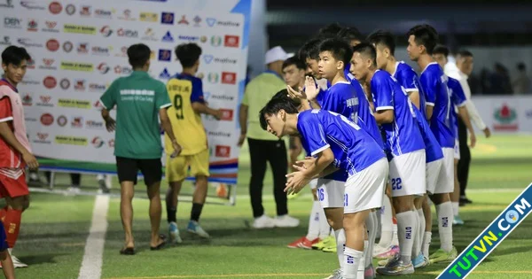 Nhiều cựu danh thủ hội ngộ mừng đội Trường ĐH Đồng Tháp vào bán kết giải sinh viên-1.webp