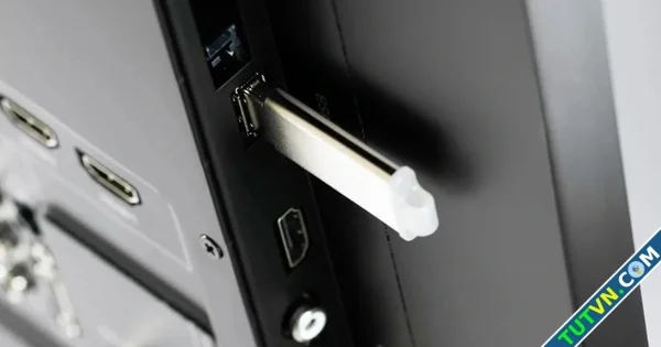 Những phụ kiện giúp nâng cao trải nghiệm Smart TV-1.webp