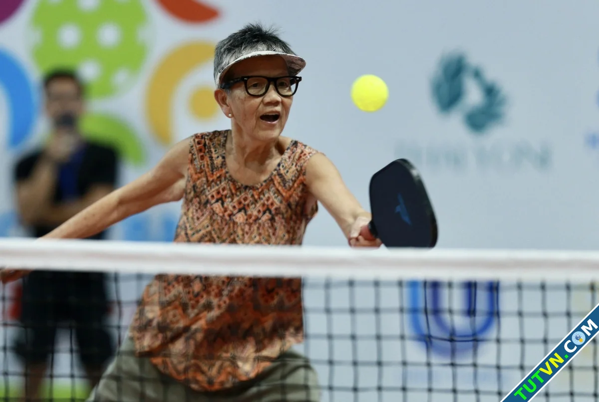 Niềm đam mê pickleball của bà ngoại Việt kiều-1.webp