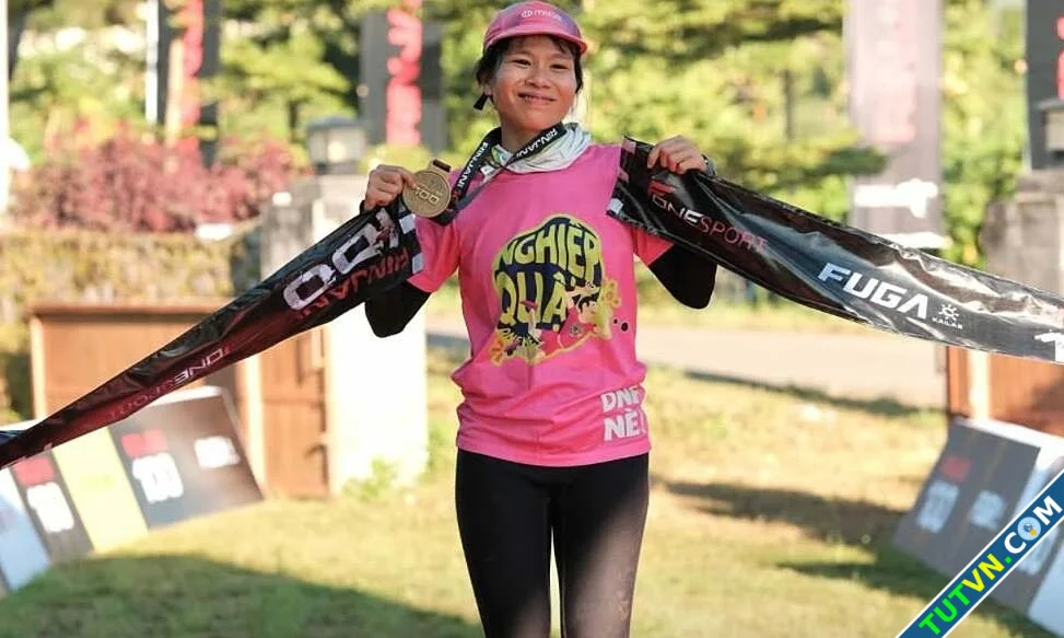 Nữ runner Việt Nam vô địch 100km giải trail khó bậc nhất thế giới-1.webp