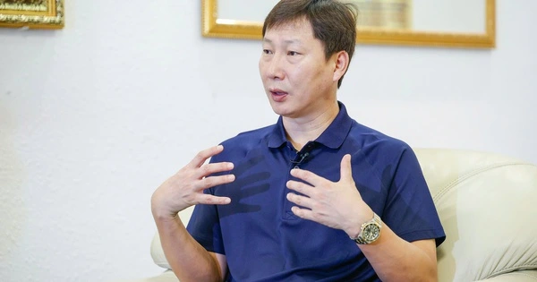 Ông Kim vẫn chưa quên sự cố bị học trò đánh rơi trên không Ôi tôi quá vui-1.webp