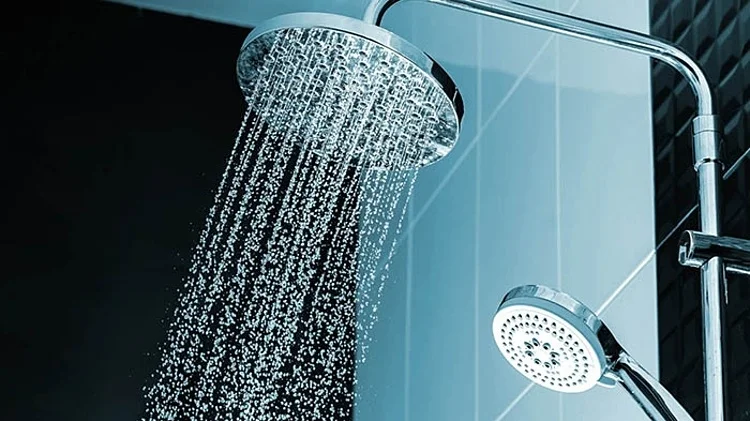 Quy tắc 2 không 2 nên khi tắm để phòng đột quỵ-1.webp