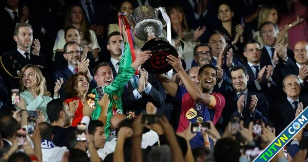 Real Madrid lại ôm hận trước Barcelona Ronaldo nuôi mộng vô địch-1.webp