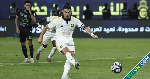 Ronaldo tiến gần cột mốc 1000 bàn thắng làm rõ tương lai với Al Nassr-1.webp
