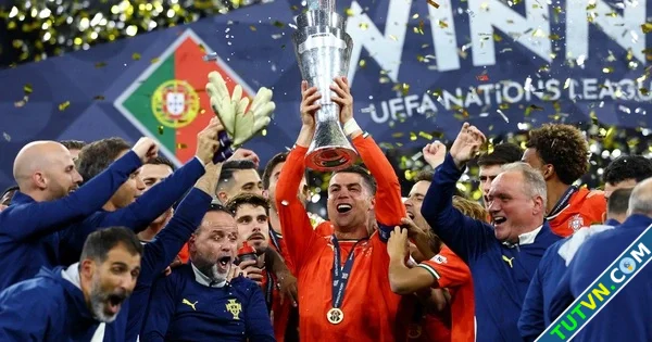 Ronaldo tuổi 40 039Gừng cay039 khiến sao trẻ ngả mũ-1.webp