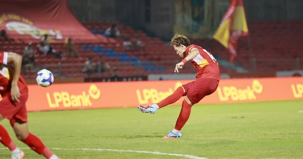 Sao U23 Việt Nam Lê Viktor thành gà son kiến tạo phút 90+7 Hà Tĩnh thắng nhọc Quảng Ninh-1.webp