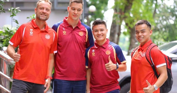 Sếp lớn FIFA dự khán sân Thiên Trường thưởng thức Quang Hải đấu Văn Toàn tranh Siêu cúp-1.webp