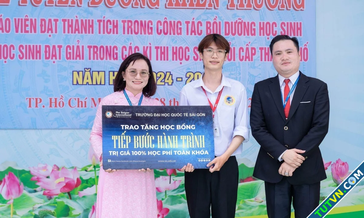 SIU tặng 50 suất học bổng 100 học phí-1.webp