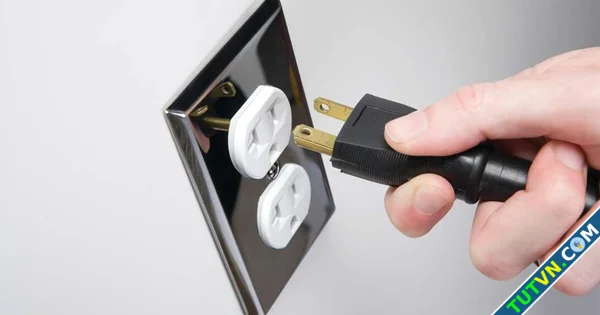 Tại sao một số ổ cắm điện có lỗ hình chữ T-1.webp