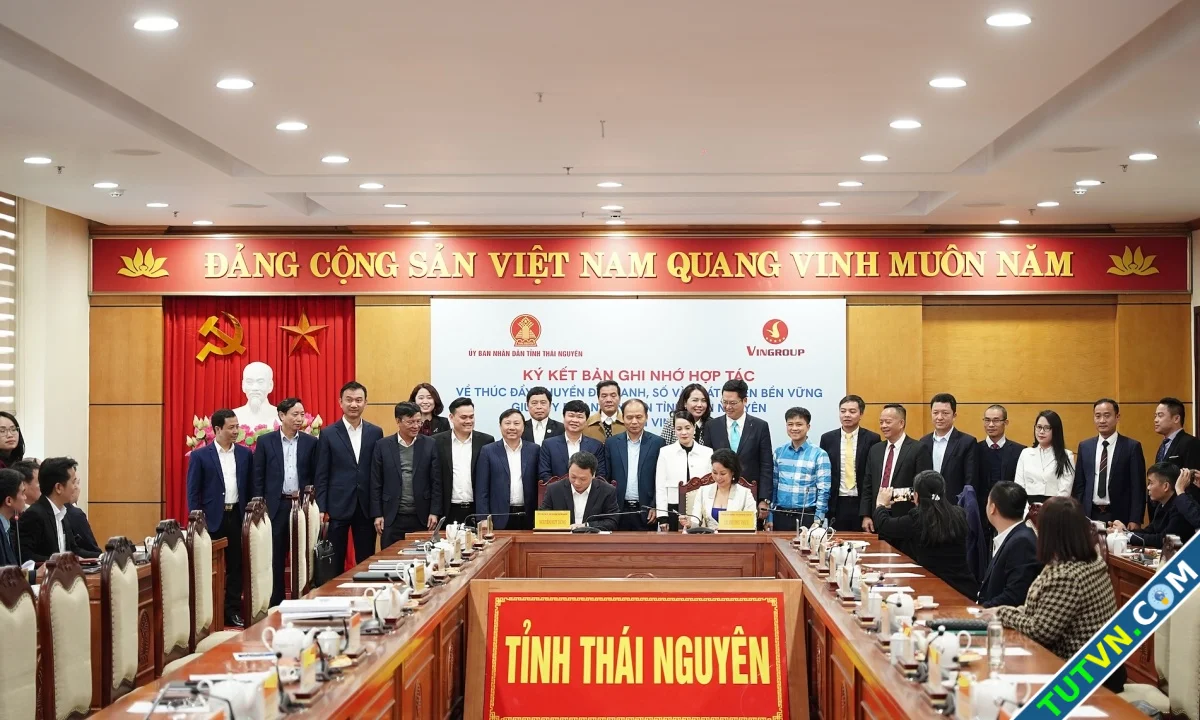 Thái Nguyên và Vingroup hợp tác toàn diện về chuyển đổi xanh-1.webp