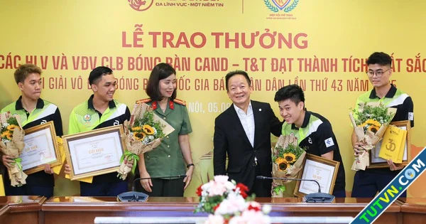 Thắng lớn giải bóng bàn quốc gia Đinh Anh Hoàng cùng đồng đội được bầu Hiển thưởng tiền tỉ-1.webp