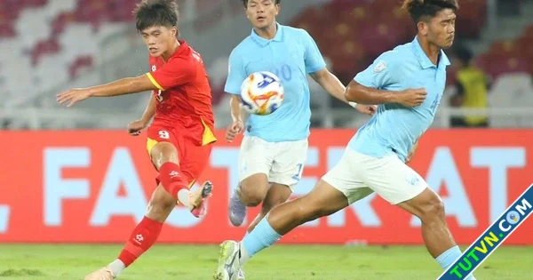 Tiền đạo U23 Việt Nam tạo cột mốc khó tin Thoát khỏi cái bóng 039vua giải trẻ039-1.webp