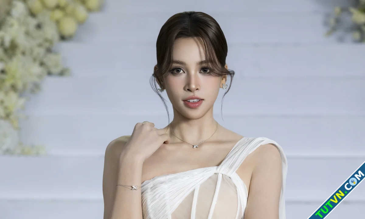 Tiểu Vy Trương Quỳnh Anh chưng diện ở show váy cưới-1.webp