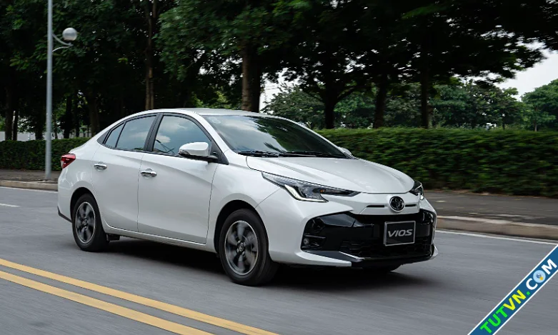 Toyota Vios dẫn đầu doanh số sedan cỡ B-1.webp