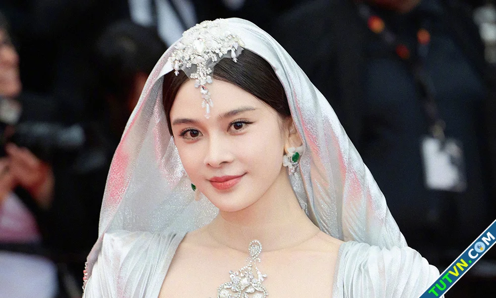 Triệu Anh Tử bị nói làm lố ở Cannes-1.webp