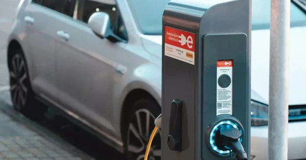 Trung Quốc tạo ra pin xe điện sạc 10 phút chạy 478 km-1.webp