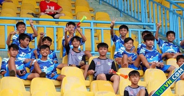 U13 Cần Thơ học hỏi tinh thần fair play giải bóng đá Thanh Niên sinh viên-1.webp