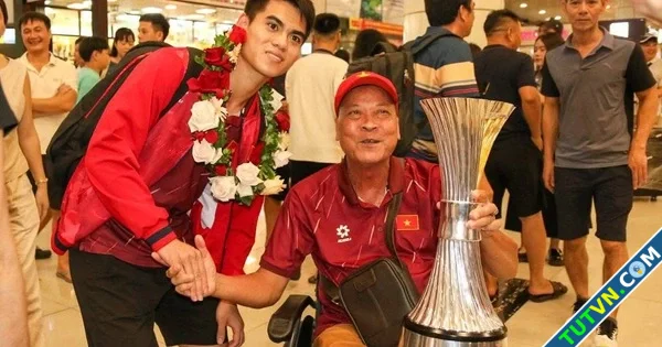 U23 Việt Nam ca khúc khải hoàn HLV Kim Sangsik giao lưu cùng Báo Thanh Niên ngày 317-1.webp