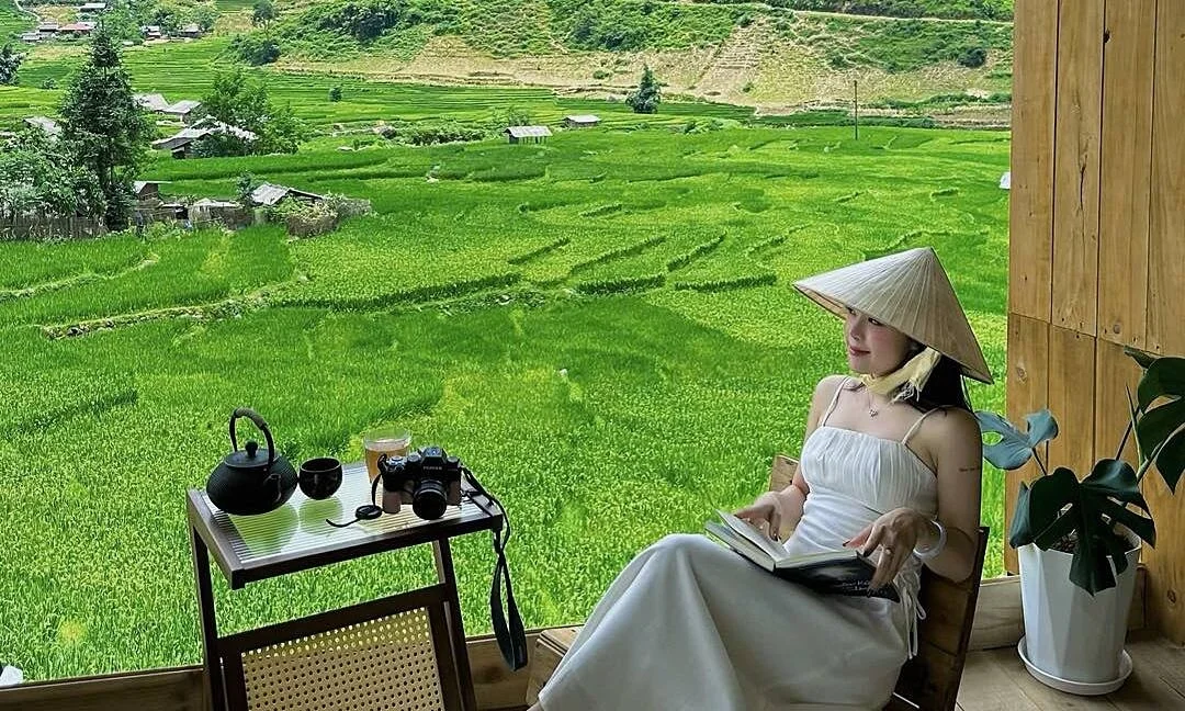 Uống cà phê ngắm lúa chín ngay trước mắt ở Sa Pa-1.webp