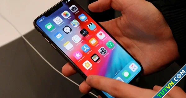 Vì sao có biểu tượng hình người bên cạnh thời gian trên iPhone-1.webp