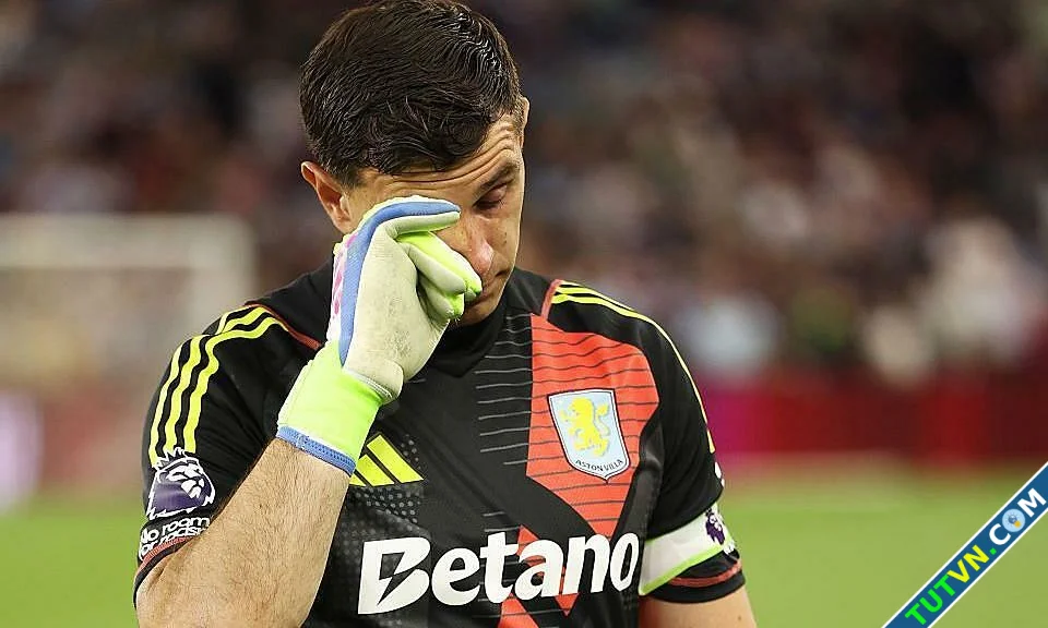 Vì sao thủ môn hay nhất thế giới phải rời Aston Villa-1.webp
