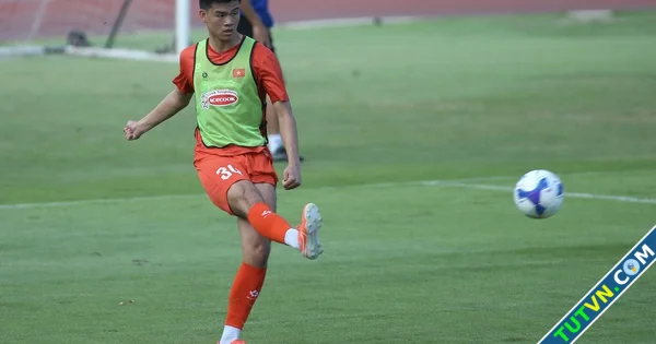 Vì sao trung vệ cao gần 2 m của HAGL bị loại khỏi U23 Việt Nam-1.webp